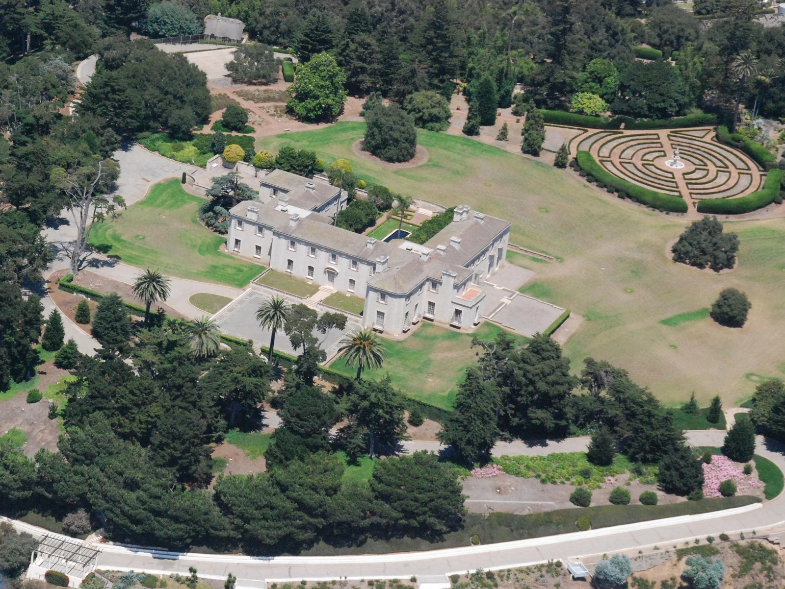 An undated aerial photograph of Bellosguardo and its grounds above the Santa Barbara coast.